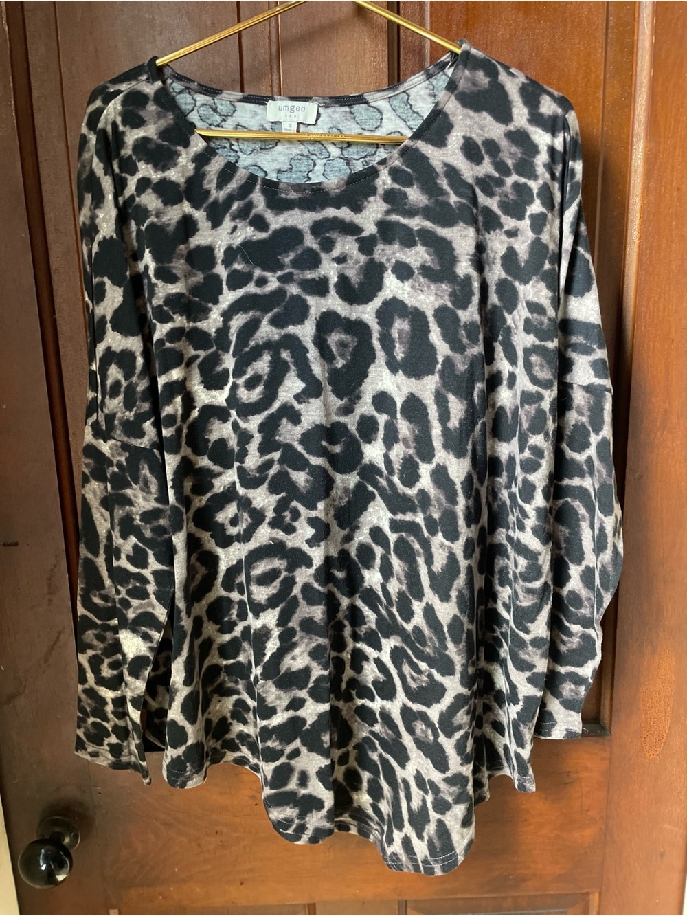 Umgee women's small long sleeve animal print tunic top